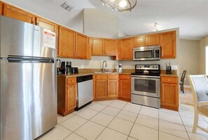 Fridge, microwave, stovetop, dishwasher
