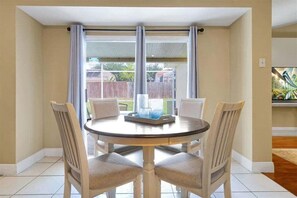 Dining - Family Home close to Disney, w/ Pool & Pet Friendly (Davenport)