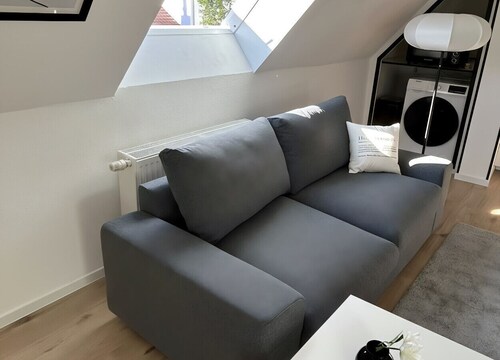 Light-filled top-floor studio in Karlsruhe-Mühlburg - APOLONIAliving