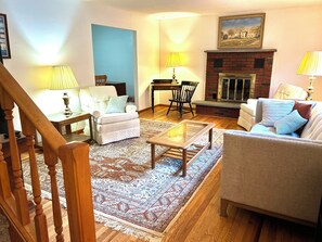 TV, fireplace