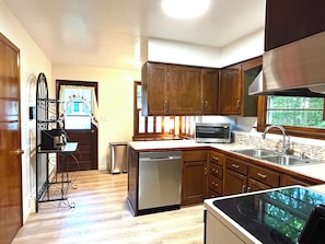 Frigorífic, microones, forn i placa de cuina