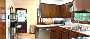 Tranquil 4-bedroom home, 2 miles from West Point, loaded with amenities