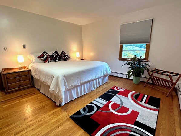 4 bedrooms, iron/ironing board, free WiFi, bed sheets