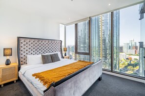 3 slaapkamers, een strijkplank/strijkijzer, gratis wifi, beddengoed