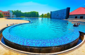 Kolam renang outdoor