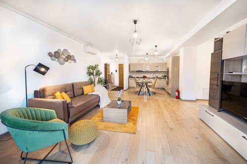 Garden side Emma accommodation in Monarh Tower