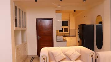 Deluxe Apartment | Shared kitchen