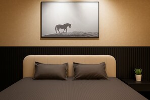 Laptop workspace, iron/ironing board, free WiFi