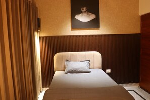 Laptopgeeigneter Arbeitsplatz, Bügeleisen/Bügelbrett, kostenloses WLAN