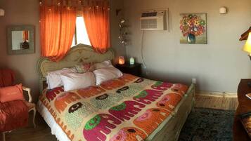 1 bedroom, bed sheets