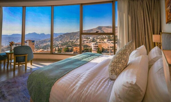 Premium bedding, desk, iron/ironing board, free WiFi - Petra Legacy Luxury (Wadi Musa)