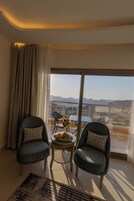 Ropa de cama de alta calidad y escritorio