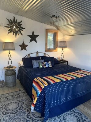 1 bedroom, bed sheets