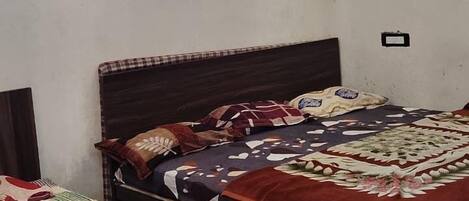 Quarto família | Escrivaninha, camas extras/dobráveis (sobretaxa), Wi-Fi de cortesia