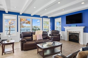 Smart TV, fireplace, offices