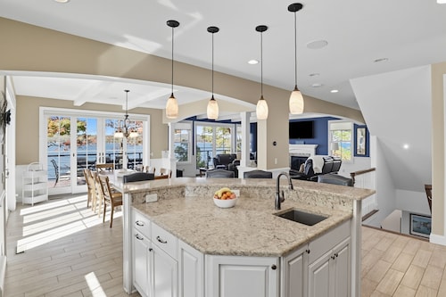 Canandaigua Lake | Beach | Hot Tub | Sleeps 28 | Dock