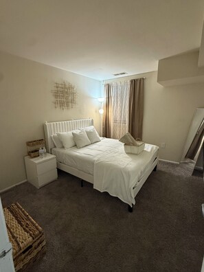 1 habitación, tabla de planchar con plancha, wifi y ropa de cama 