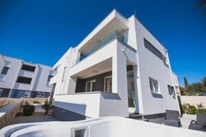 Deluxe Duplex, 2 Bedrooms | Terrace/patio