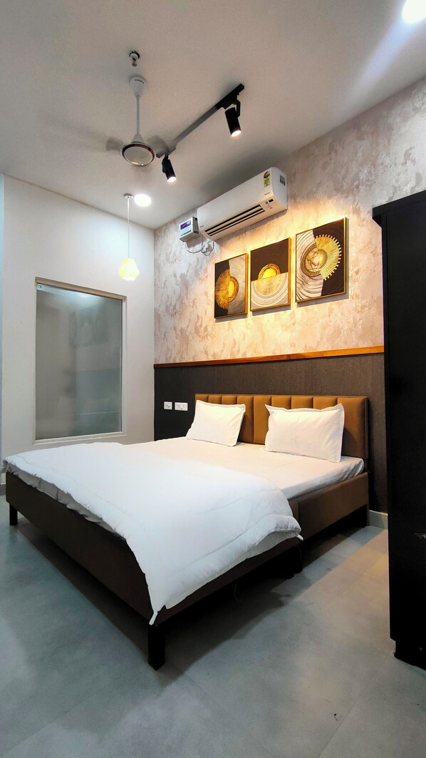 Apartamento luxo, sacada, vista para a cidade | Ferros/tábuas de passar roupa, Wi-Fi de cortesia