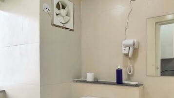 Deluxe Apartment, Balcony, City View | Bathroom