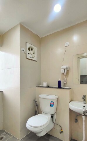 Deluxe-Apartment, Balkon, Stadtblick | Badezimmer