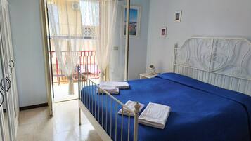 Schreibtisch, WLAN, Bettwäsche