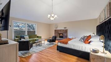 5 Schlafzimmer, Schreibtisch, Bügeleisen/Bügelbrett, Reisekinderbett