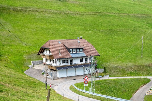 المنشأة من الخارج