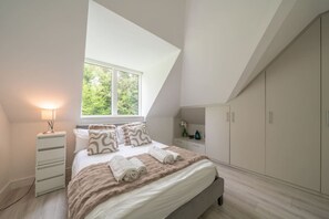 Iron/ironing board, travel cot, WiFi, bed sheets