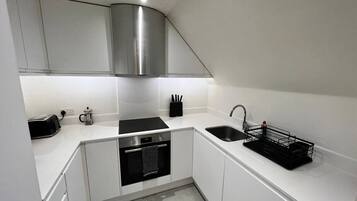 Réfrigérateur, micro-ondes, four, lave-vaisselle