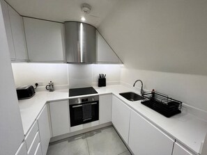 Refrigerador, microondas, horno y lavavajillas 