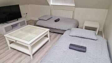 Fer et planche Ă repasser, lit parapluie, Wi-Fi, draps fournis