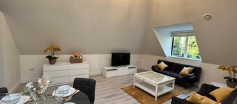 Modern Elegant 2-Bed, free private parking