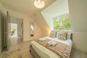 Iron/ironing board, travel cot, WiFi, bed sheets