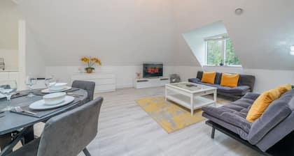 Modern Elegant 2-Bed, free private parking