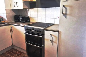 Fridge, microwave, oven, coffee/tea maker