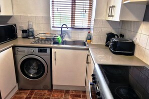 Refrigerador, microondas, horno, cafetera/tetera