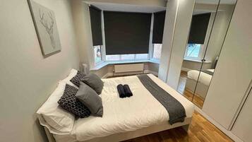 Iron/ironing board, travel cot, WiFi, bed sheets