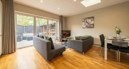 New! Lovely 2 Bed Serviced Apart with free parking