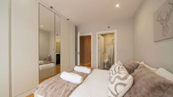 Iron/ironing board, travel crib, WiFi, bed sheets