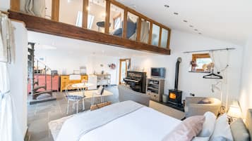 1 bedroom, desk, iron/ironing board, free WiFi