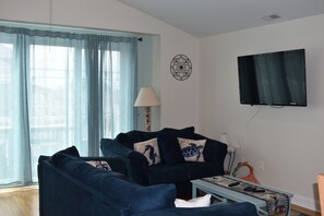 Living area - Wild Anchor - Ocean Views 3 bedroom condo by Victory Properties - 11th Ave - NWW (North Wildwood)
