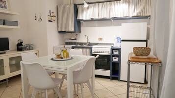 Kühlschrank, Ofen, Herdplatte, Geschirrspüler