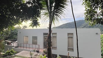 House, 2 Bedrooms, Smoking, Balcony | Front of property