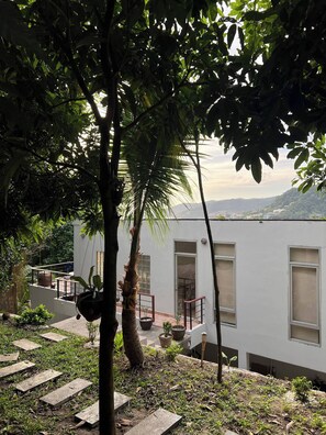 Maison, 2 chambres, fumeur, balcon | Jardin