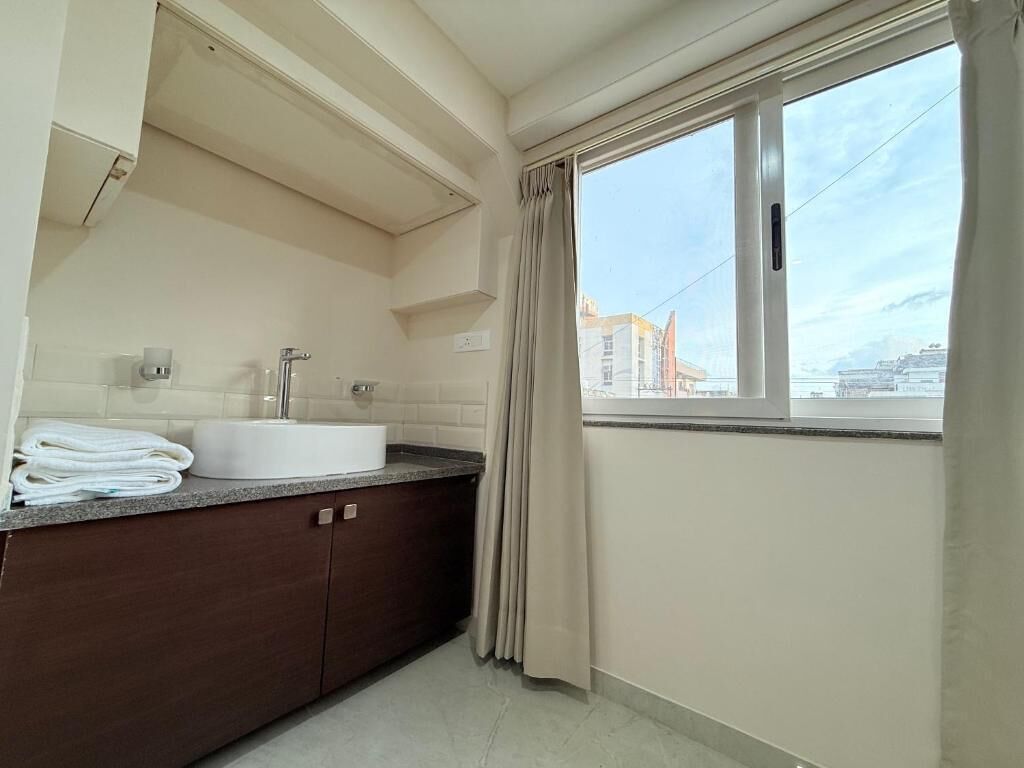 Family Suite, City View | Bathroom | Free toiletries, bidet, towels, soap