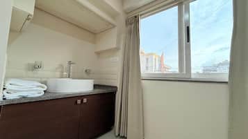 Family Suite, City View | Bathroom | Free toiletries, bidet, towels, soap