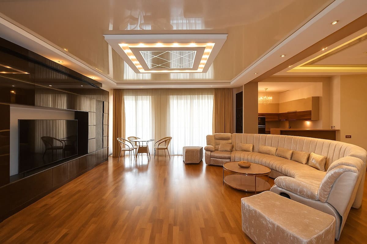 Apartamento superluxo | Área de estar | TV de tela plana 50 polegadas com canais a cabo