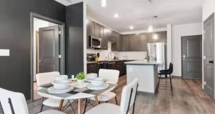 Luxe King 2BR Suite in North Raleigh