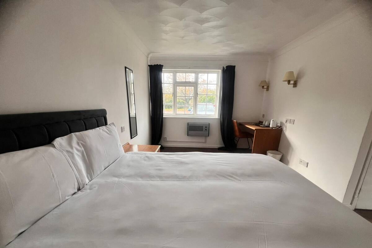 Comfort Double Room, Courtyard View | Desk, iron/ironing board, free WiFi